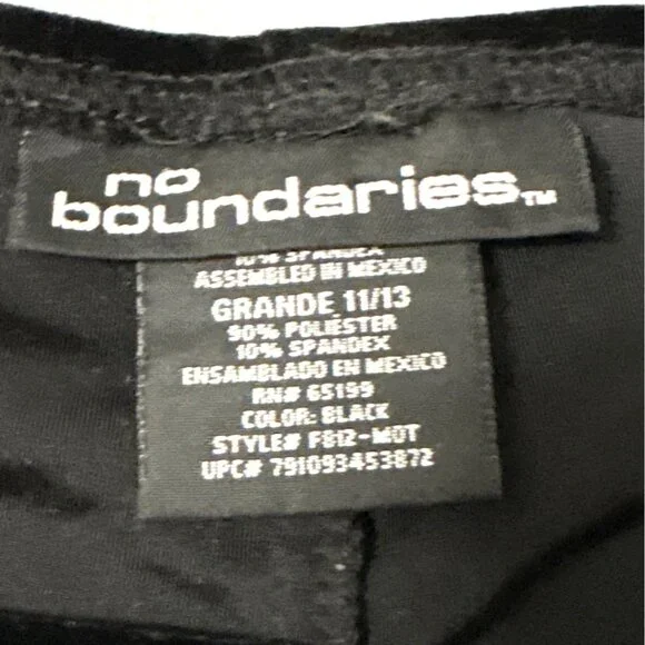 No Boundaries Black Velvet Flared Pants Size 11/13 witchy whimsygoth - Picture 3 of 6